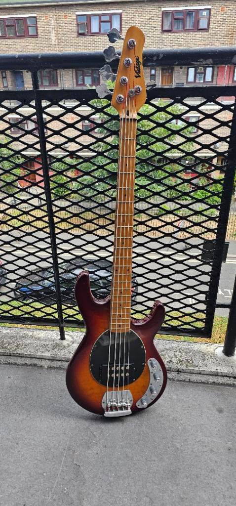 Beautiful V49 Coaster Bass Guitar - Sunburst