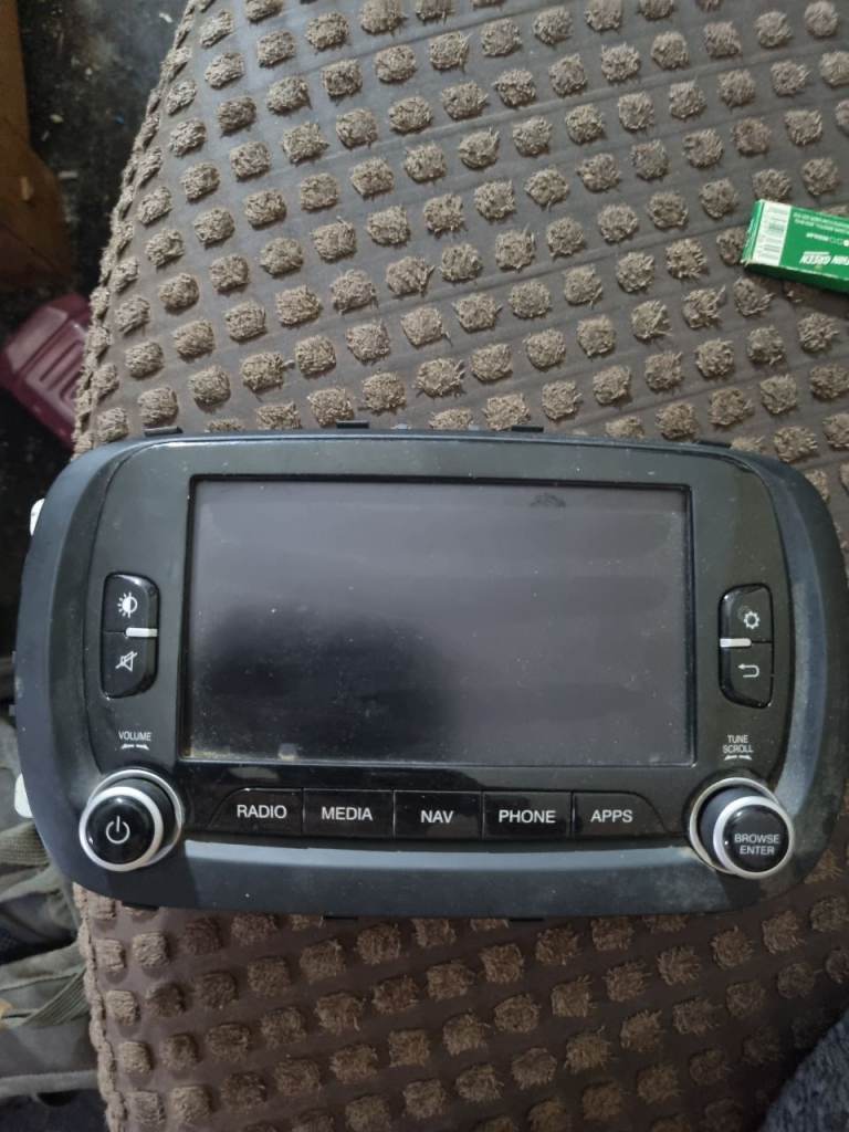 Car Stereo Head Unit with Screen – Good Condition