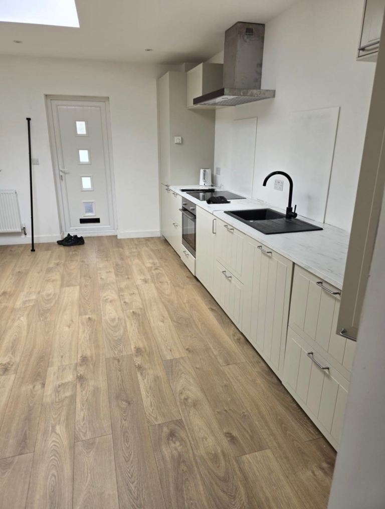 1 Bedroom Modern Ground floor flat is available to rent in west drayton UB7
