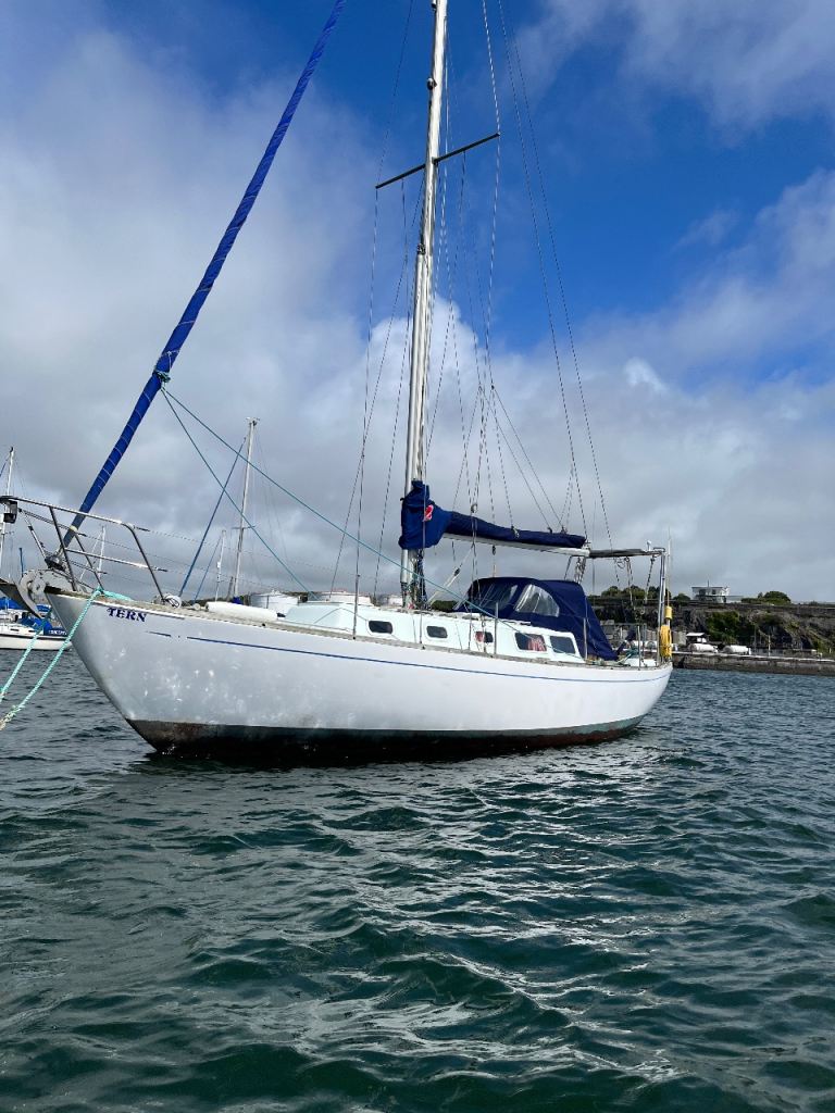 Cal 36 Yacht - White, Fair Condition