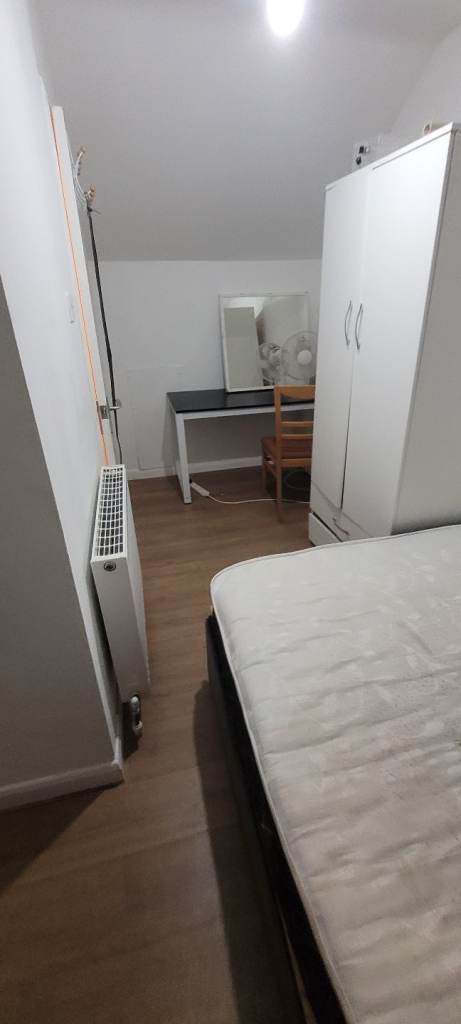 Ensuite room available for rent near QMC and University 