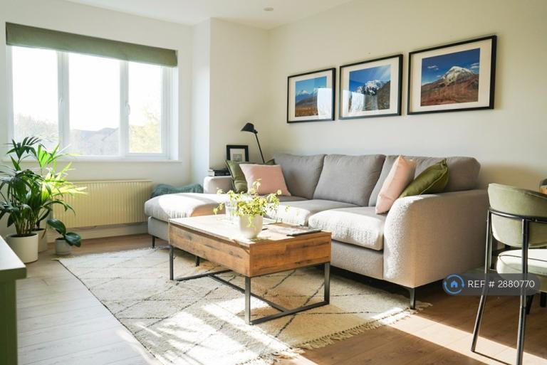 1 bedroom flat in Regis Court, Mitcham, CR4 (1 bed) (#2880770)