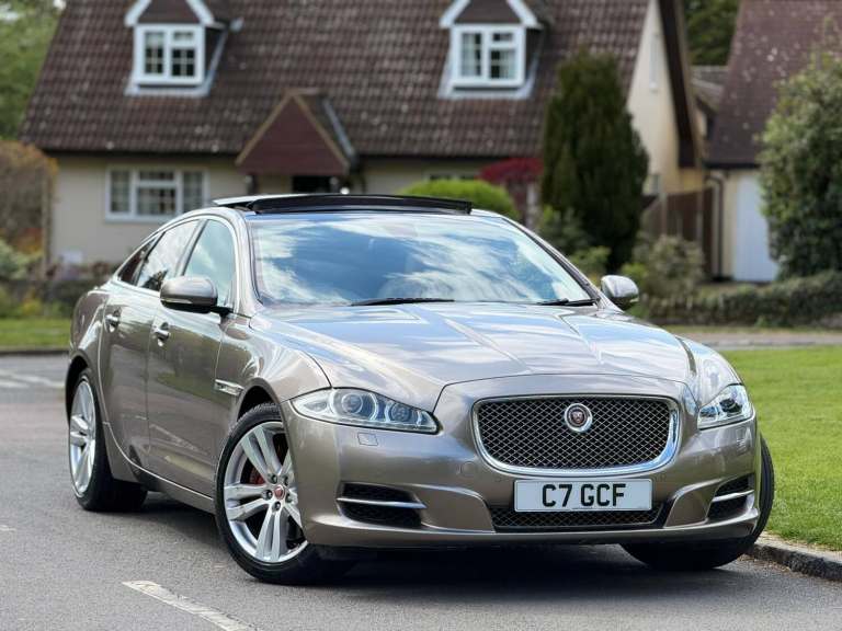 2010 Jaguar XJ 3.0d V6 Premium Luxury 4dr Auto SALOON DIESEL Automatic