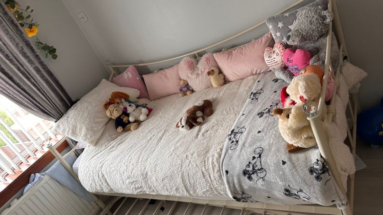 Day bed and trundle (SOLD)