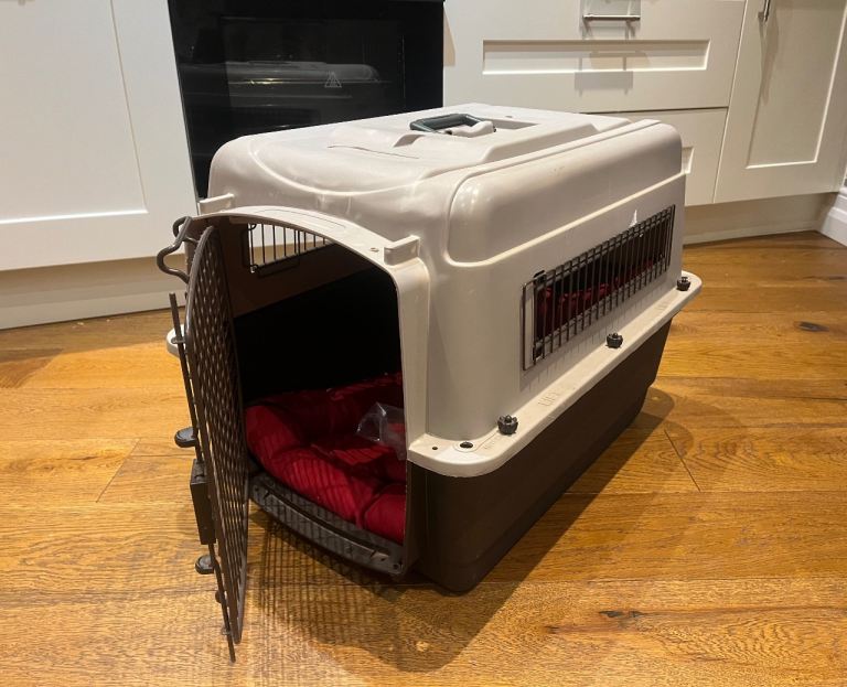 Dog travel crate / kennel 