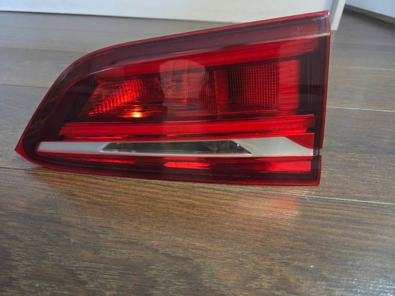 BMW X1 F48 GENUINE TRUNK LID LIGHT LED REAR LEFT 7350697