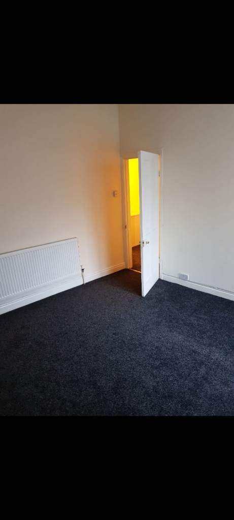 Spacious 3-Bed Flat for Rent- S5 6WR