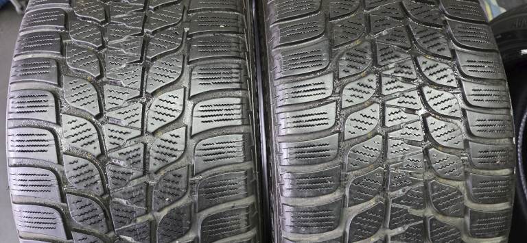 245 40 18   2 x tyres Bridgestone Blizzak LM-25V