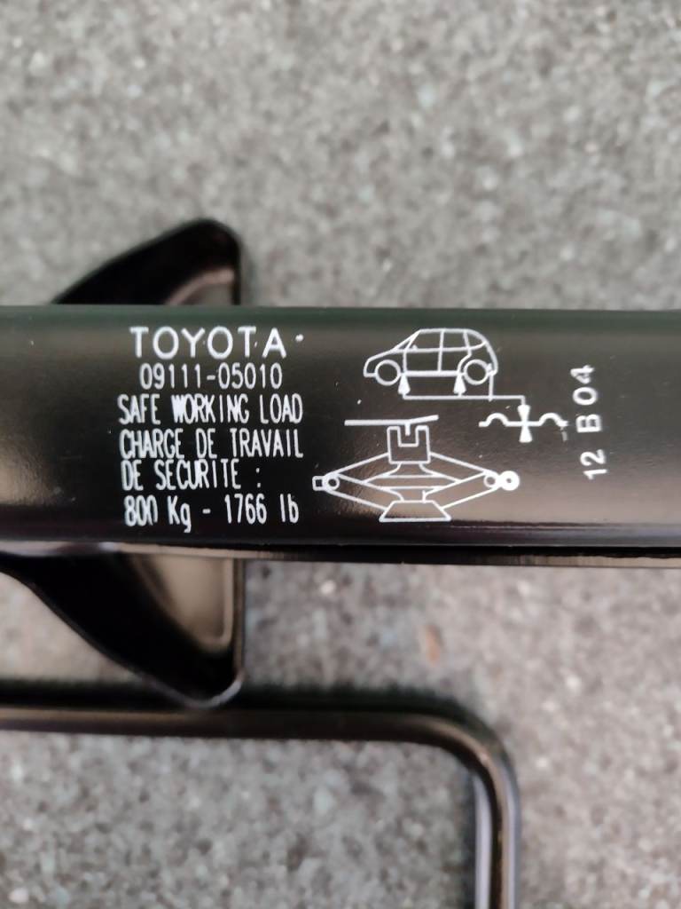 Brand new/unused! Toyota Car Jack & Handle, weight limit 800 kgs.