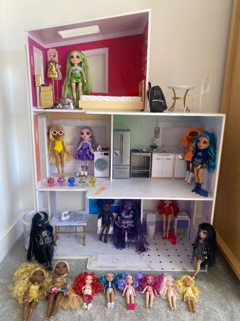 Large Rainbow High Doll House with rainbow High Dolls & Accessories