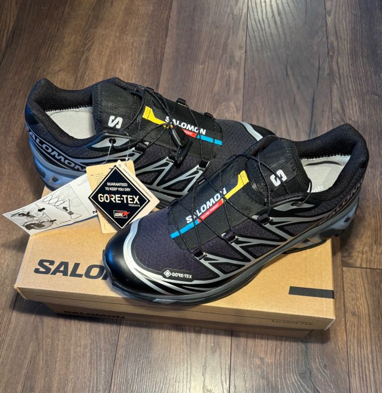 Black/silver Salomon trainer 