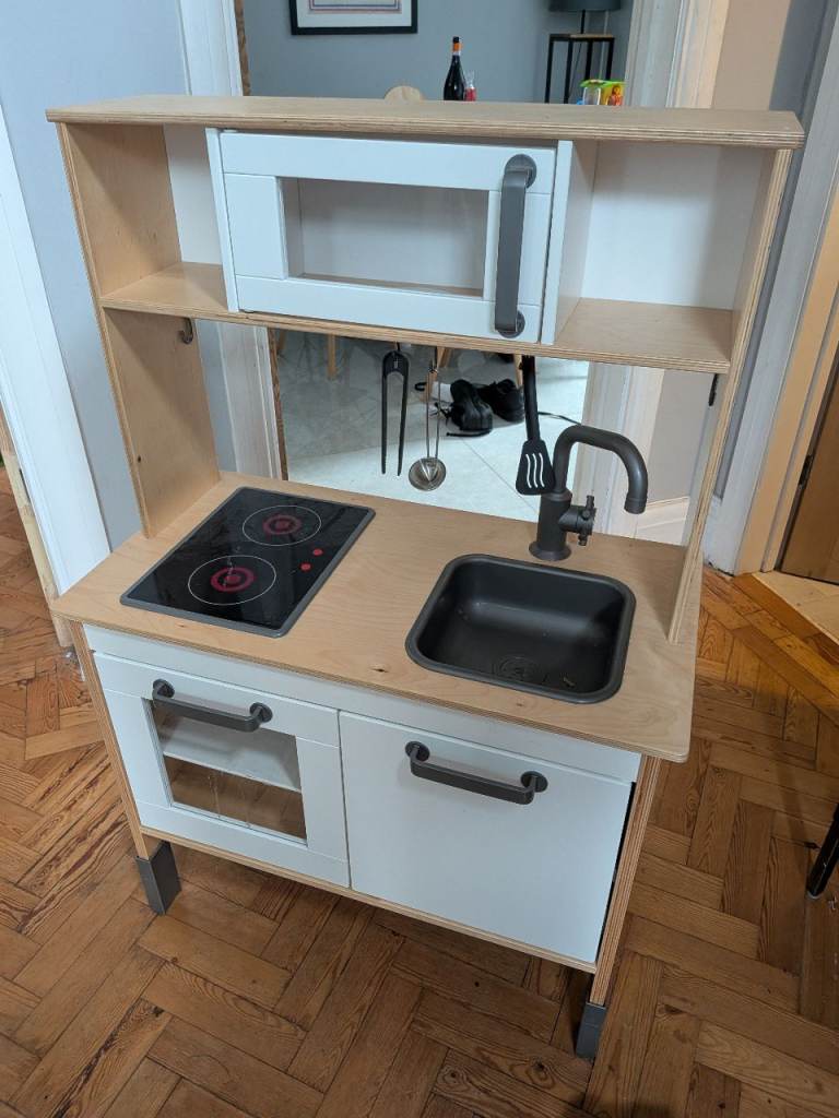 Toy Kitchen - great condition - wooden