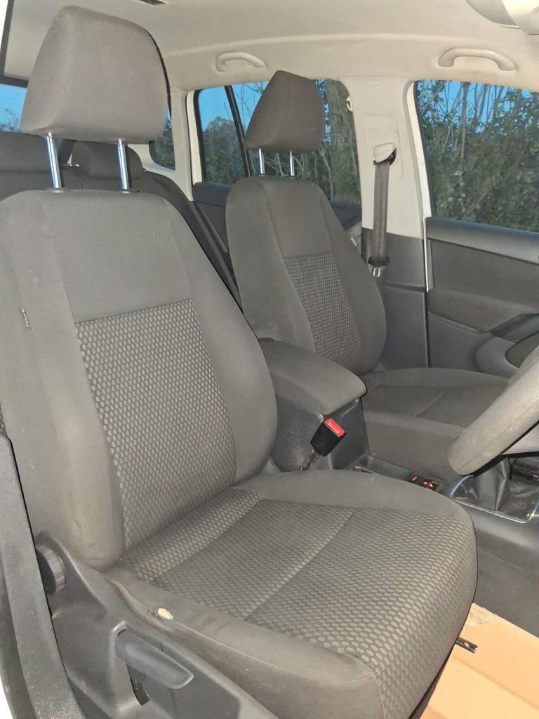 2011 Volkswagen Tiguan 2.0 TDI BLUEMOTION TECH S SIX SPEED MANUAL PEARL WHITE ESTATE Diesel Manual