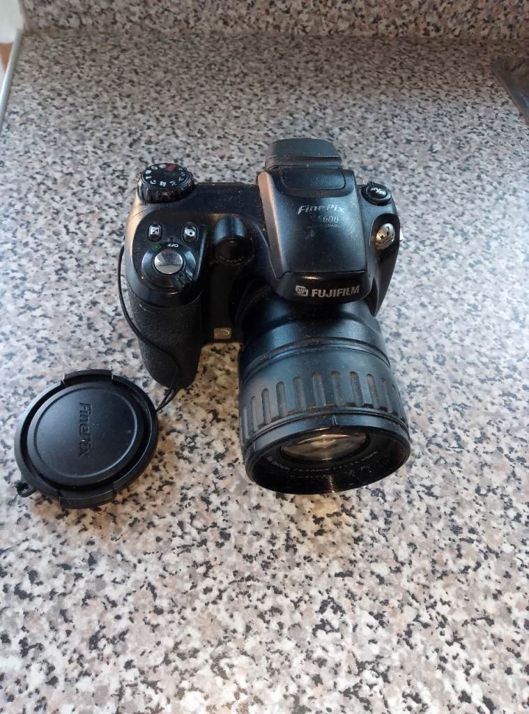 Fujifilm Digital Camera with Lens Cap – Good Condition
