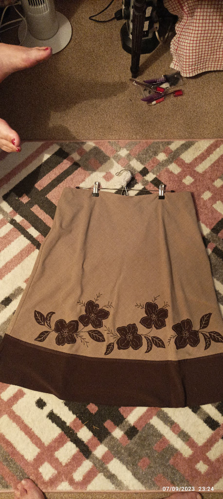  Size 18 Beige and Brown Embroidery Flowers Print knee length skirt for £3