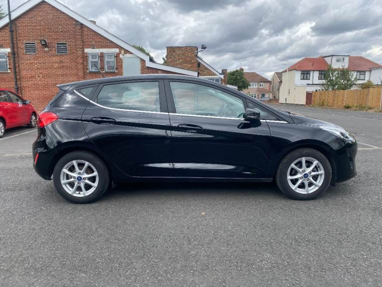 FORD FIESTA  1.0t ZETEC ECOBOOST  2017  NEW BELTS  NEW SERVICE  NEW MOT WARRANTY GIVEN