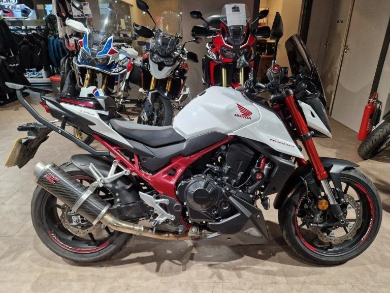 HONDA HORNET 750 IN RED