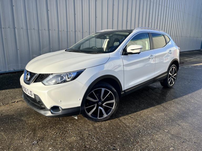 NISSAN QASHQAI 1.6 DIG-T Tekna White Manual Petrol 2016