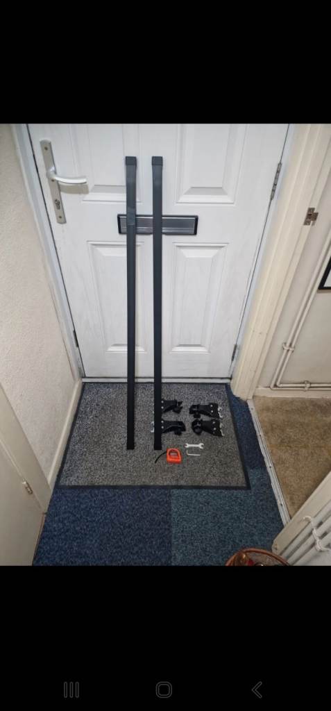 UNIVERSAL  CAR ROOF BARS FOR CARS WITH RAIN GUTTERS