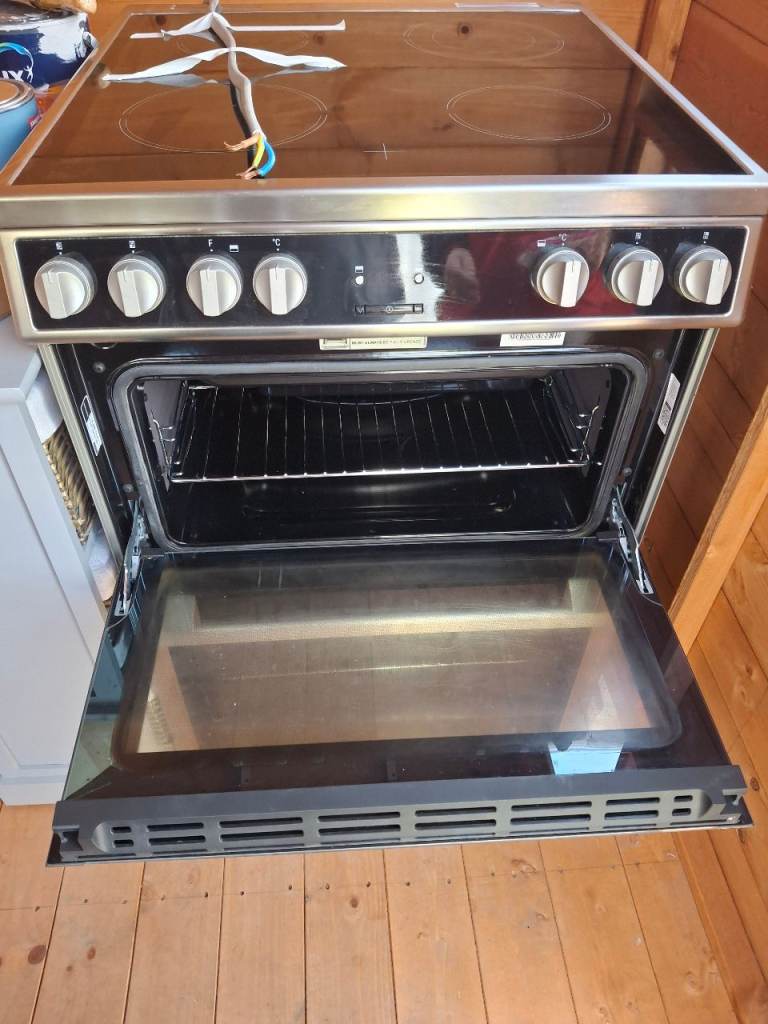 HOTPOINT OVEN - FOR COLLECTION  RAWDON AREA