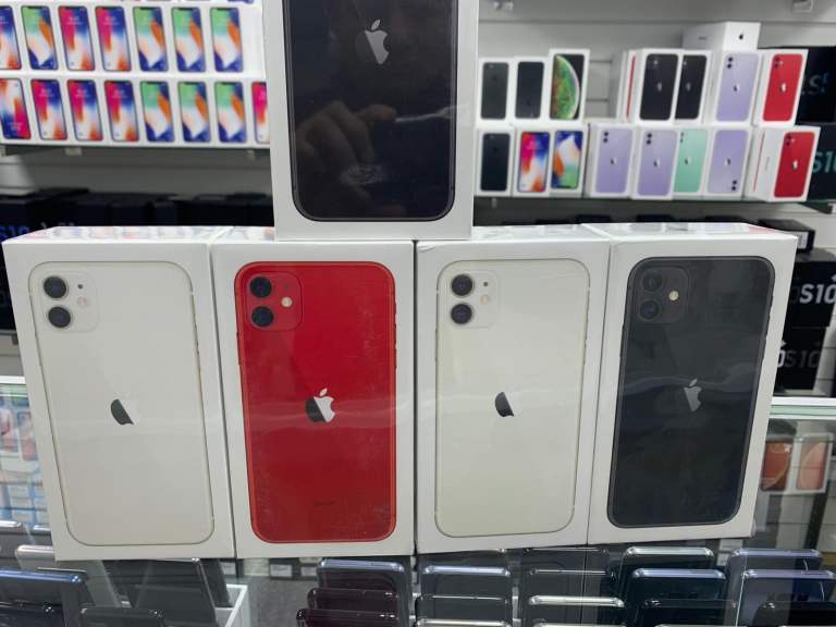 image for iPhone 11/11 Pro 64GB Unlocked Any Color Pristine Condition PICK UP ONLY