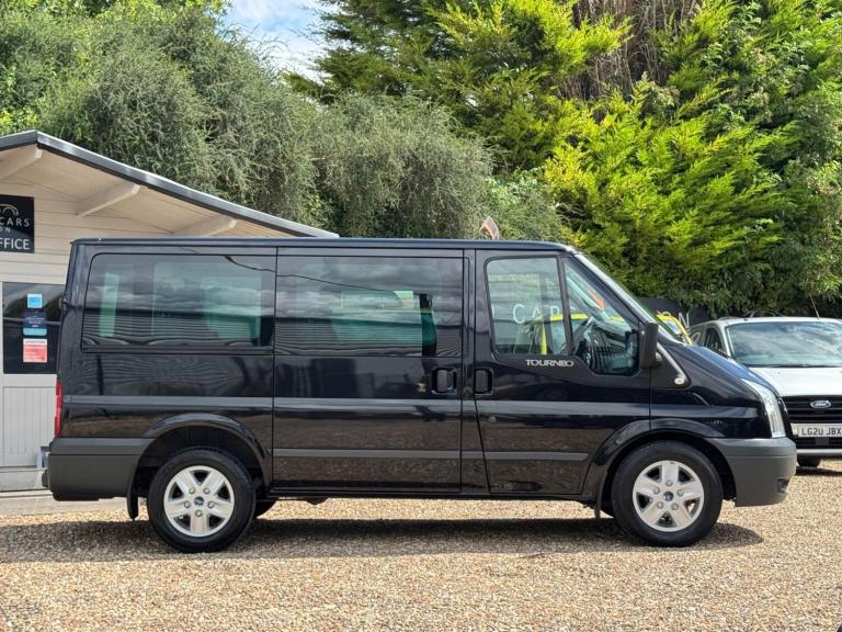 2009 Ford Transit Low Roof 8 Seater Limited TDCi 140ps MPV DIESEL Manual