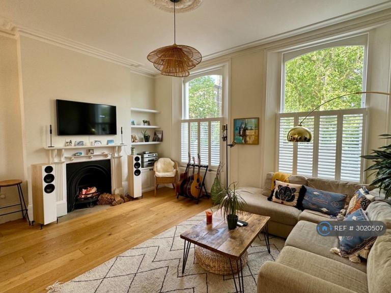 2 bedroom flat in Hazellville Road, London, N19 (2 bed) (#3020507)