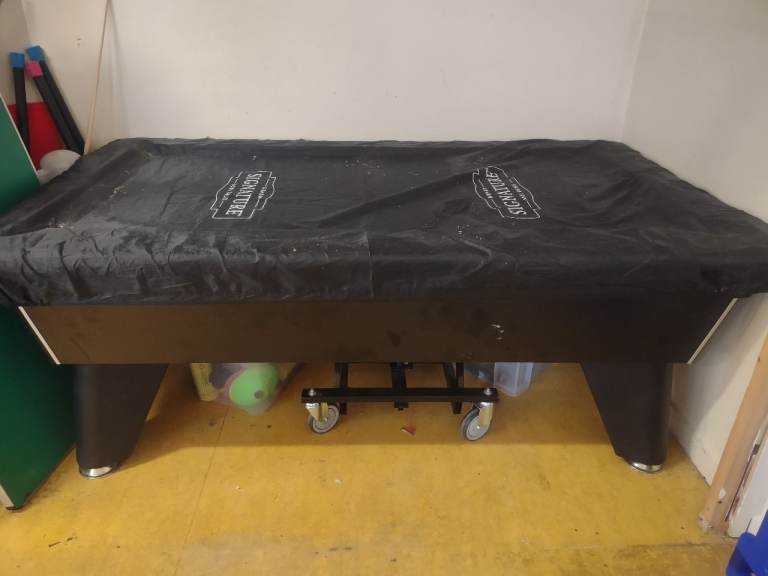 Pool table 