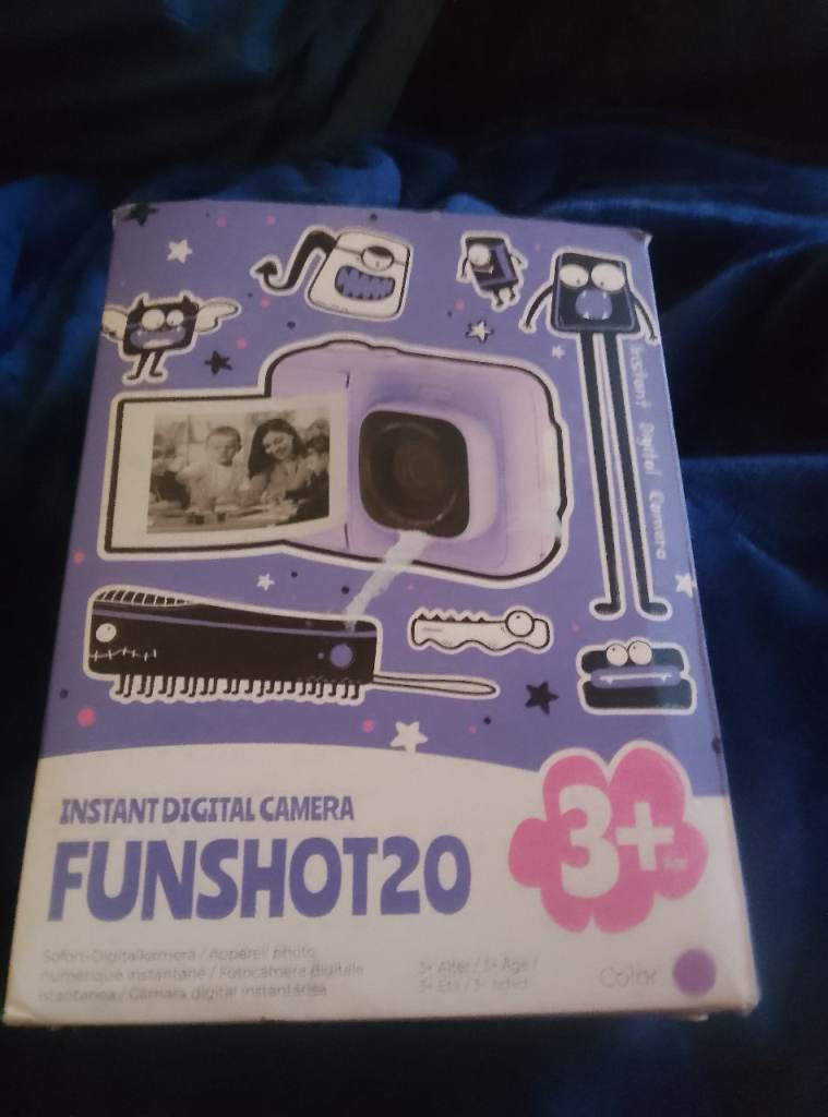 Instant digital camera 