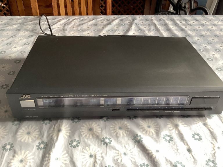 JVC T-X22L Quartz Synthesizer Tuner/Radio