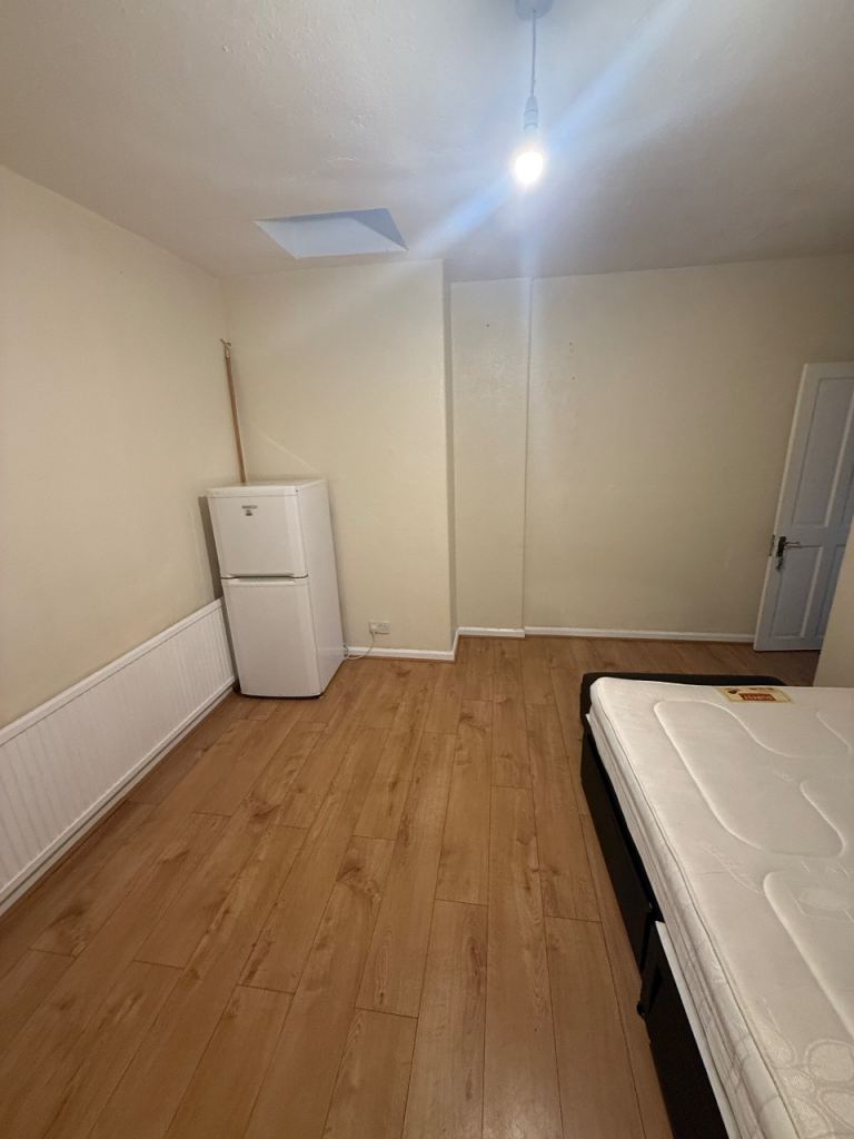 Biggest Room In 4 Bedroom Shared House 