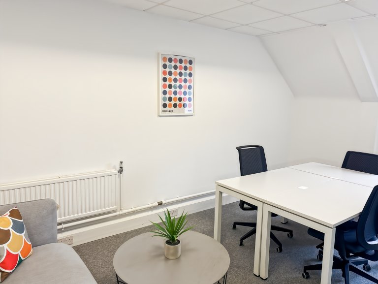 Winchester - SO238BB \ Move-In Ready Office Space with 3 Workstations