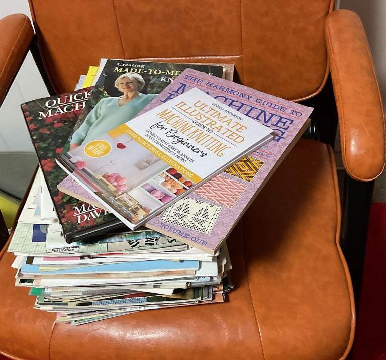 CURRENTLY PENDING - FREE TO COLLECT - A LARGE AMOUNT OF MACHINE KNITTING BOOKS AND PATTERN.