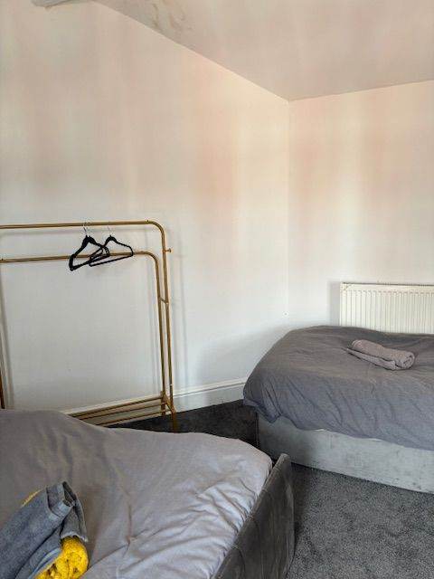 Bargain- Stunning & spacious  fully furnished 5 bed   house on st bedes avenue, blackpool FY4 1AQ 