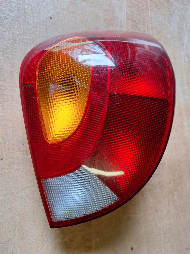 1999 ford fiesta rear light