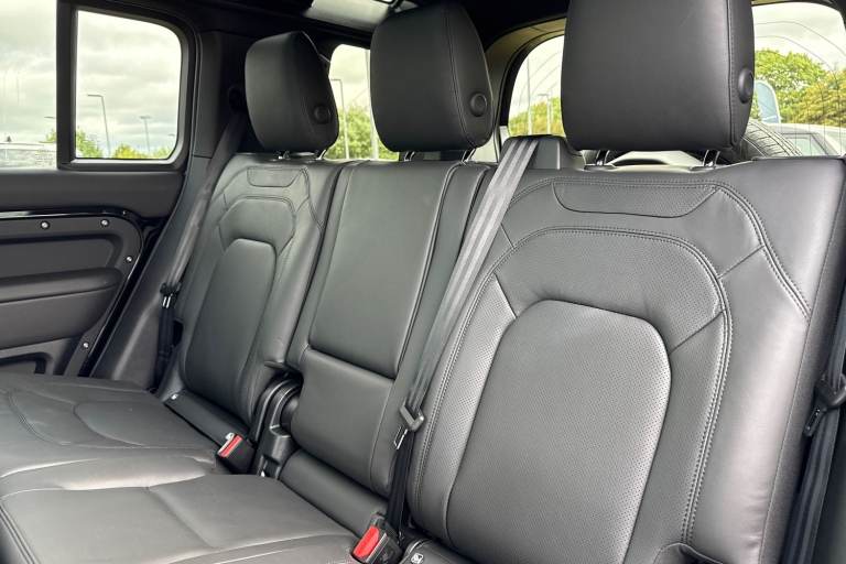 2025 Land Rover Defender 110 3.0 D250 MHEV X-Dynamic HSE Auto 4WD Euro 6 (s/s) 5dr SUV Automatic