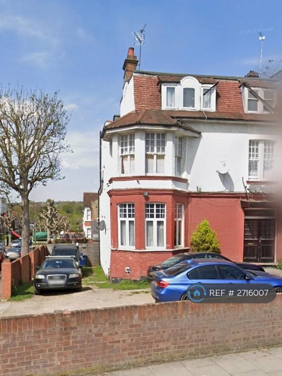 Studio flat in Nether Street, London, N3 (#2716007)