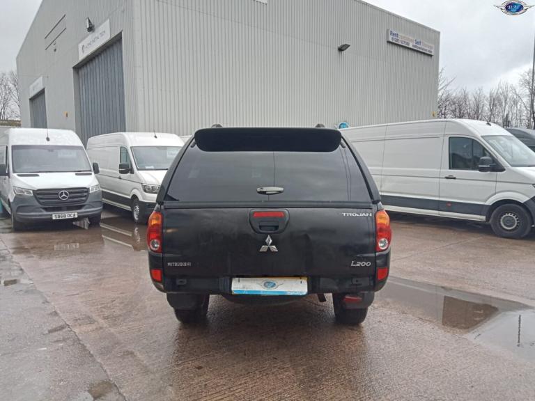 MITSUBISHI L200 2.5 DI-D Trojan Black Manual Diesel 2011