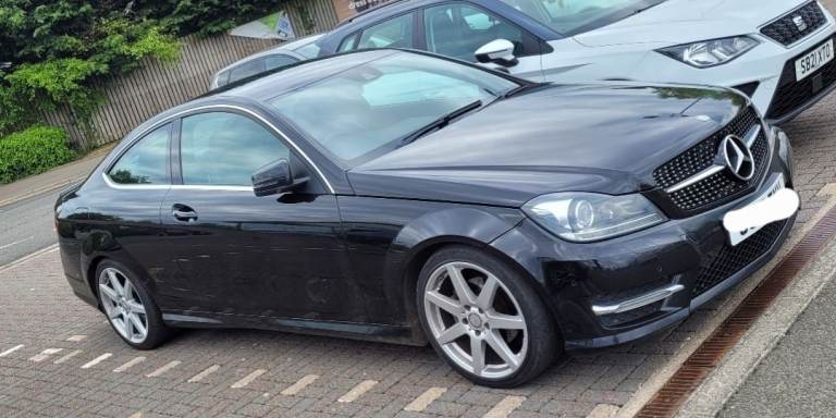 Black Mercedes CDi 220 2015