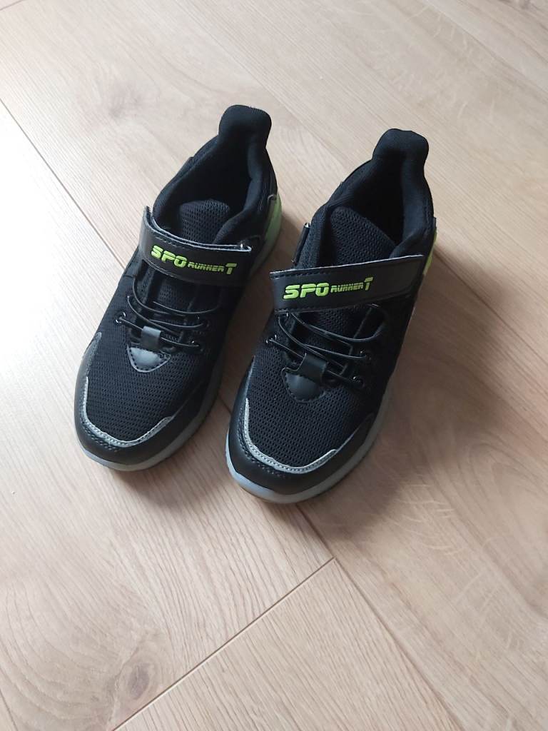 Boys’ Light-Up Sneakers with Multicolor LED Lights