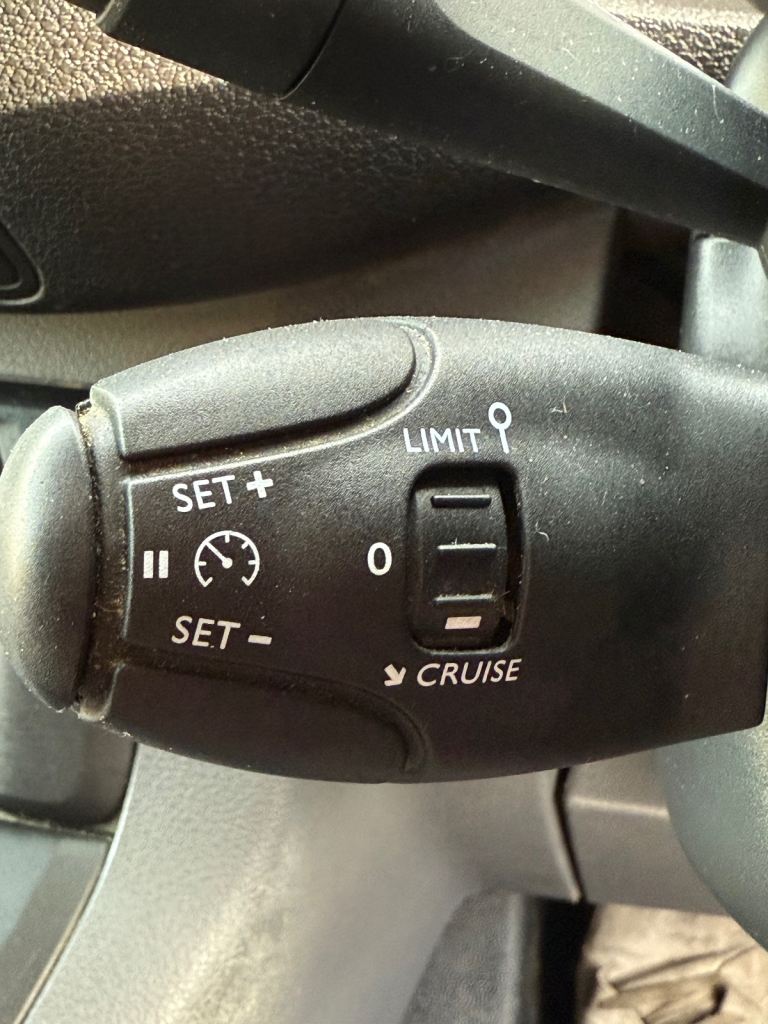 17 PEUGEOT EXPERT PRO 1,6hdi 6speed Van FSH Dispatch transit