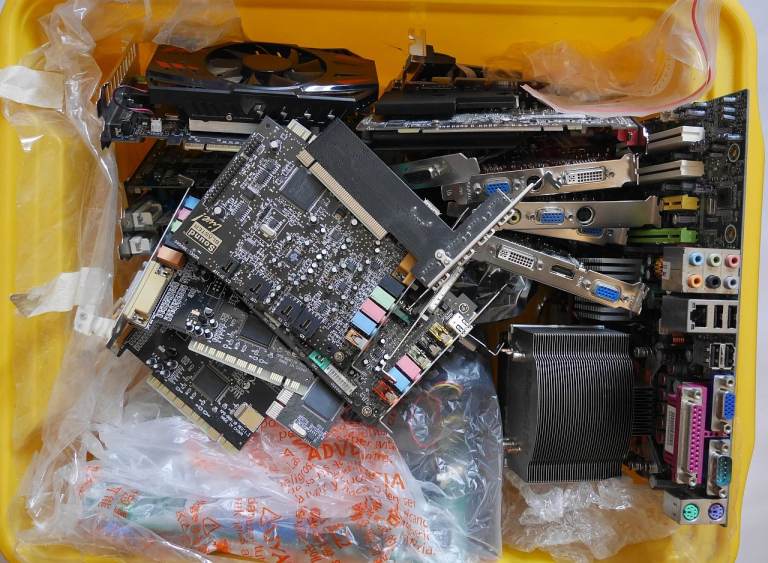 Large joblot of retro desktop pc parts