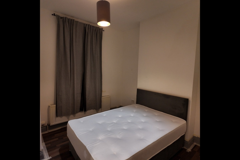 Spacious & Cosy Single Room For Rent AT CR0 2DF