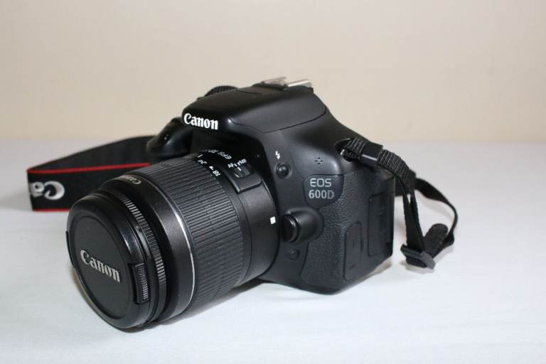 Canon EOS 600D 18.0MP Digital SLR Camera -Black (Kit w/ EF-S 18-55mm IS II Lens)