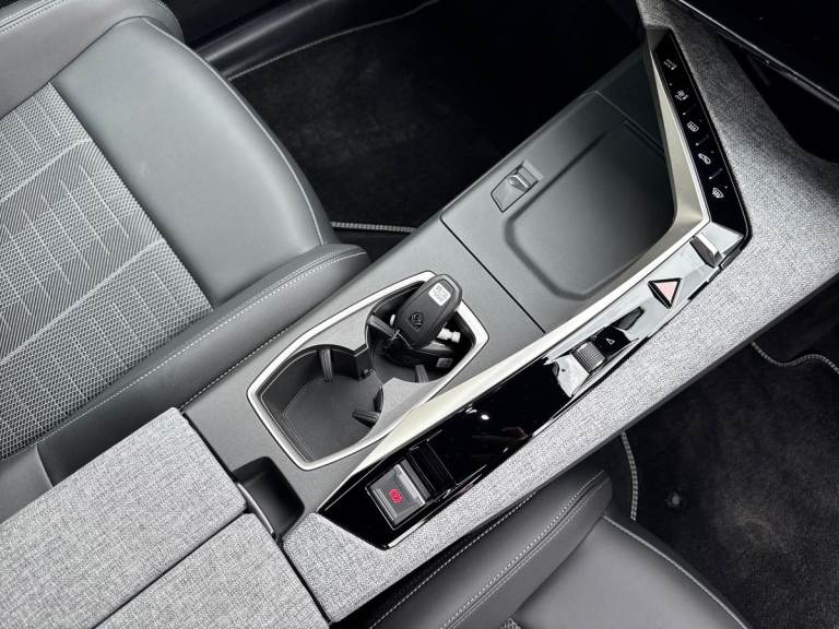 2025 Peugeot 5008 1.2 Hybrid 136 GT 5dr e-DSC6 HATCHBACK PETROL Automatic