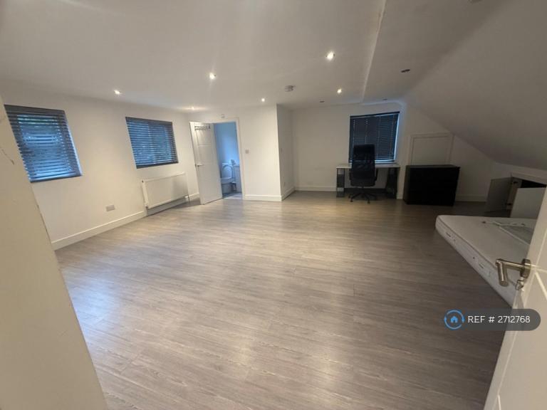 1 bedroom in Foxley Lane, Purley, CR8 (#2712768)