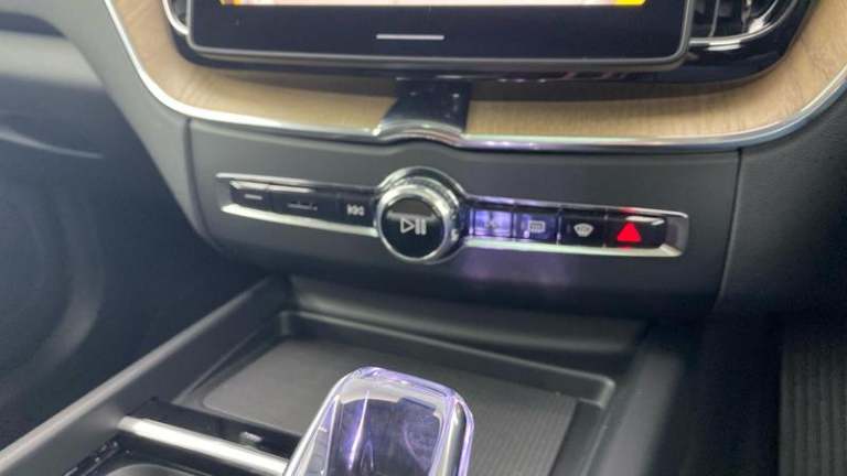 2025 Volvo XC60 Ultra T8 AWD Plug-in hybrid Electric/Petrol Bright Automatic SUV Hybrid Automatic