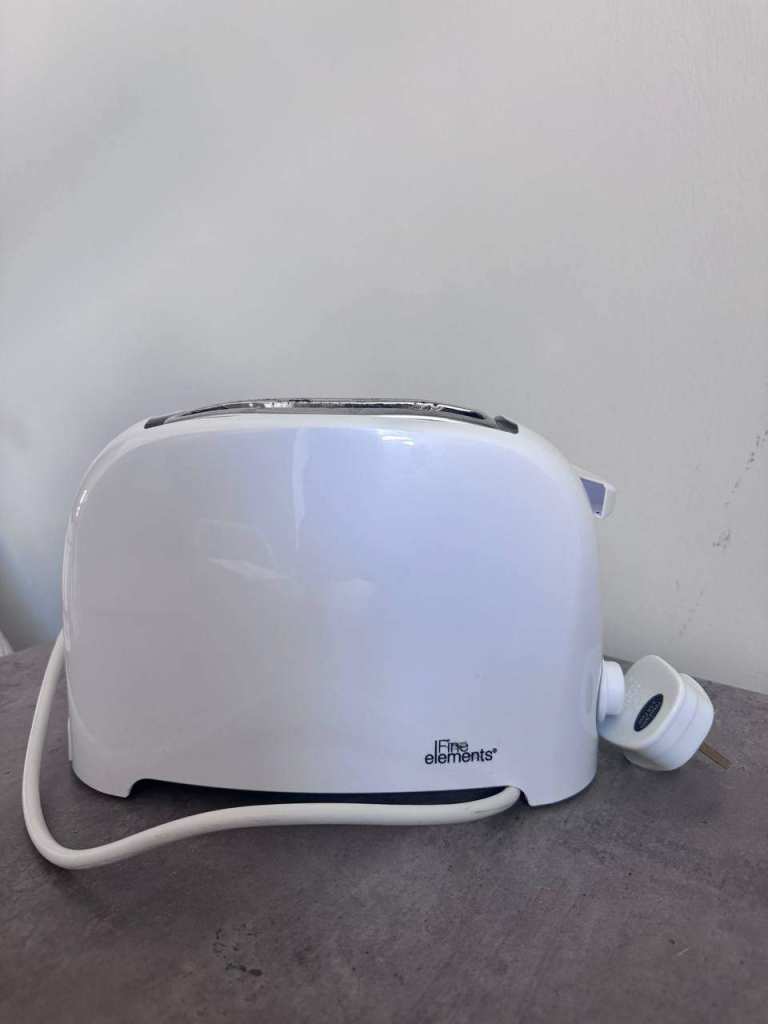 image for 2-Slice Toaster – Excellent Condition