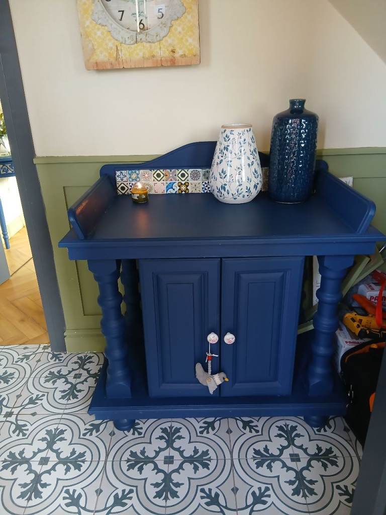 Washstand/dresser