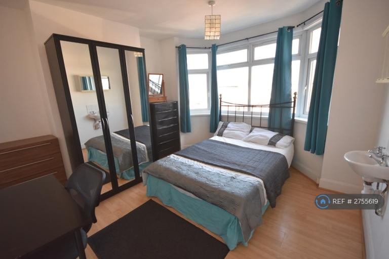 2 bedroom flat in Lilac Road, Southampton, SO16 (2 bed) (#2755619)